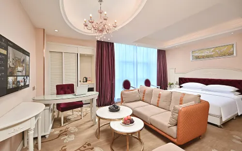 Vienna International Hotel (Hezhou High-speed Railway Station)
