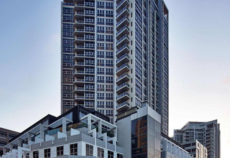 본다이 정션의 활기찬 거리 풍경