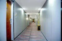 7 Days Hotel (Chongqing Xiushan Railway Station) - موقف سيارات