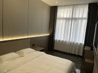 Zhixiang Hotel, Norman