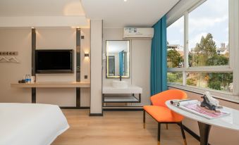 Indigo Hotel (Liuzhou Liunanhang Ying Middle School)