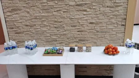 Mengzi Huayue Hotel (Honghe Prefecture Government) Отели рядом с достопримечательностью «Honghe College»