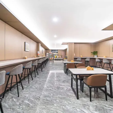 Vienna Zhihao Hotel (Shenqiu High-speed Railway Station)