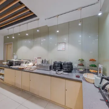 Motel (The Bund, Qipu Road, Tiantong Road Metro Station)