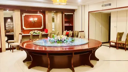 Changbai Hotel Отели рядом с достопримечательностью «Changbaishan No.1 Ice Spring»