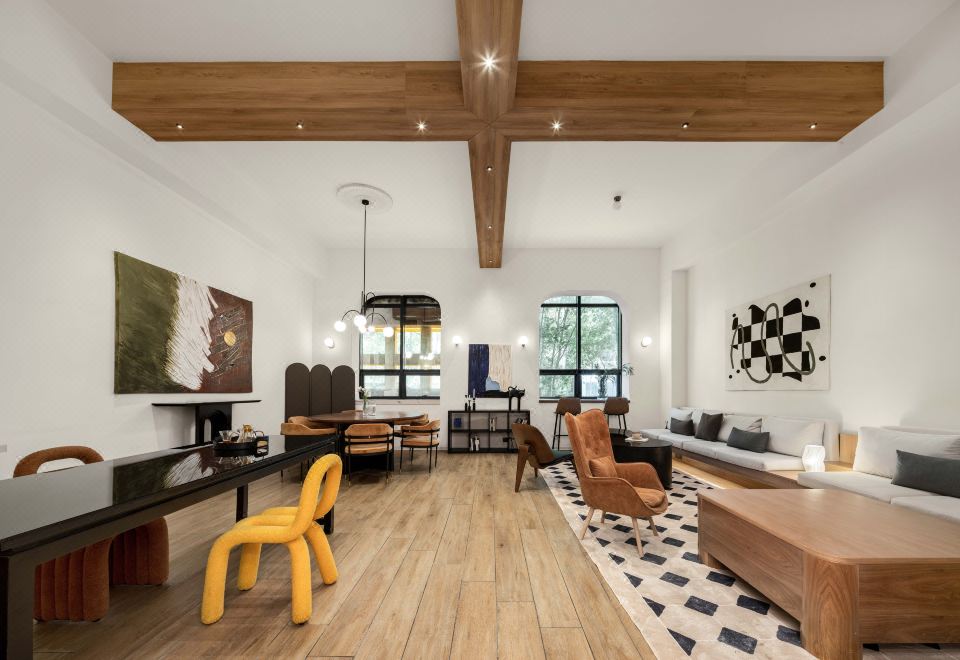 시위에 호텔의 깔끔하게 정돈된 객실 내부