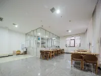 Fengxiang Bell Tower Hotel