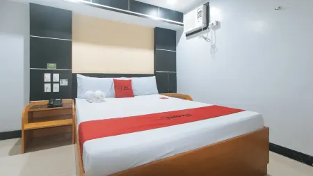 RedDoorz @ Ranchotel Alabang Отели в г. Мунтинлупа