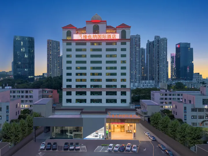 Vienna International Hotel (Shenzhen Pinghu Metro Station)