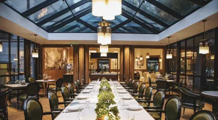 Shuanglong Resort Отели рядом с достопримечательностью «Huangdaxian Scenic Area»