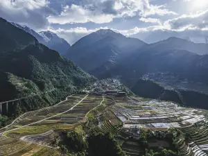 Popular Premium Hotels in Nujiang