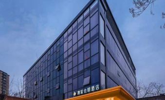 Trip.com Hotel (Jiukeshu Subway Station)