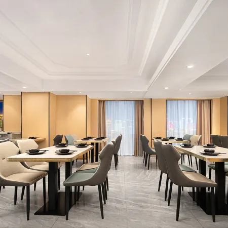 Vienna International Hotel (Luohe Exhibition Center Songjiang Food Street Branch)
