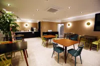 โรงแรมฟอร์เรสต์ 701