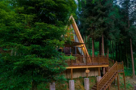 Yingjing, Ya'an. ink painting. Hot Spring Valley, Huaxi District Отели рядом с достопримечательностью «Yunfeng Temple»