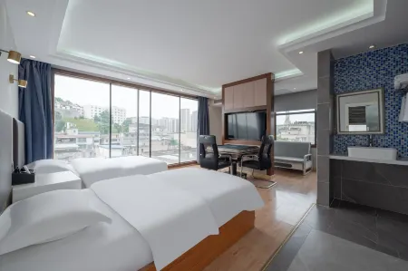 Qingzhu Kaisheng Hotel (Guiyang Baiyun Middle Road Subway Station)