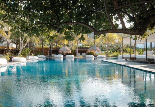 앰버 롬복 비치 리조트