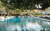 Amber Lombok Beach Resort - Beach