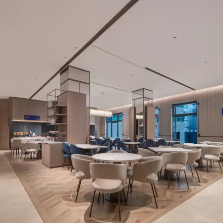 Holiday Inn Express ZHENGZHOU GARDEN ROAD by IHG Отели рядом с достопримечательностью «Хэнаньский факультет легкой промышленности (Yuan Tin Campus)»