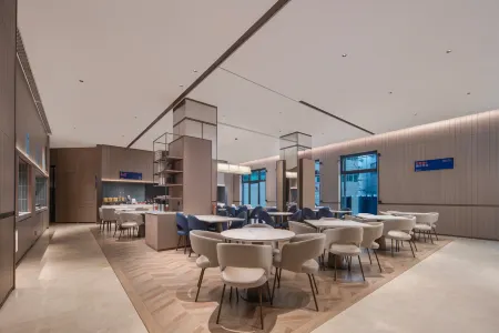 Holiday Inn Express Zhengzhou Garden Road Отели рядом с достопримечательностью «North China University of Water Resources and Electric Power Relational Area»