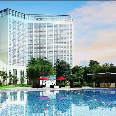 Kun City Resort & Spa Hotels near Riyuegu Hotsprings