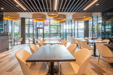 CHECK inn MAGI Kids Отели рядом с достопримечательностью «Южная Аквариумная рыбная ловля»