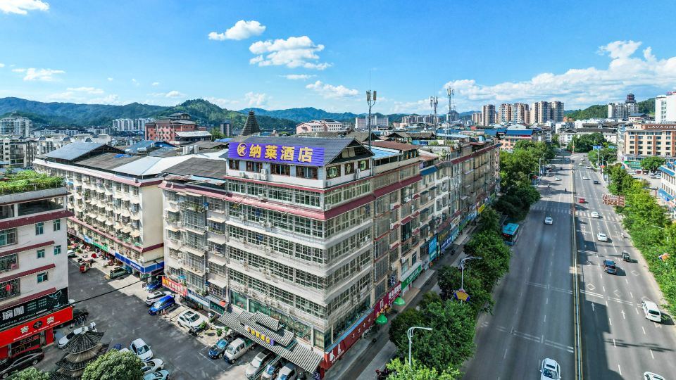 Nalai Hotel (Sanjiang Datong Village Scenic Area Fengyu Bridge)