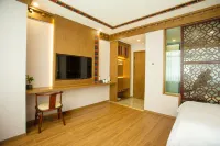 Kangding Renjia  Culture Theme Hotel