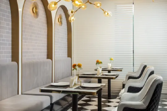 XANA Deluxe Bazhou Shengfang High speed Railway Station Hotel