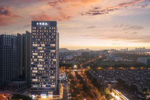 JI Hotel (Nantong Nengda Zhongyang Gongyuan) - Mountain view