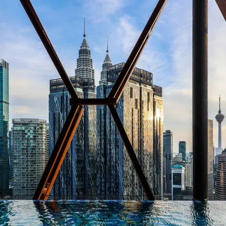 VigourGT@Scarletz Suites KLCC｜Skyline Infinity Pool｜5 mins to Twin Tower Отели рядом с достопримечательностью «Парк Городского Центра Куала Лумпура»