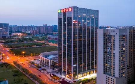 Chengdu LUXURY BLUE HORIZON Hotel (Business District Global Center) Отели рядом со станцией Shuangliu Railway Station