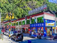 吉隆格拉丹東 | 180°雪山林海日照金山觀景飯店（帕巴寺店） 馬勒鼻洛附近的飯店