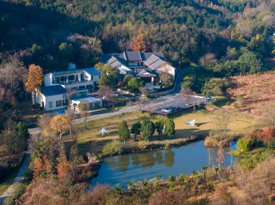 Lujiang Yefushanju Resort Hotel Отели рядом с достопримечательностью «Wuyu Pavilion»