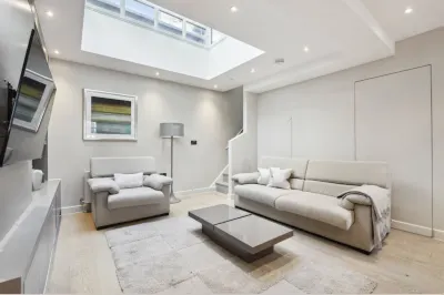 Buckingham Palace Residences by Aeria Apartments Hotels near Buckingham Palace