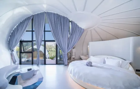 Xishuangbanna Visible Zeqi Tent Hotel Отели в г. Менхай