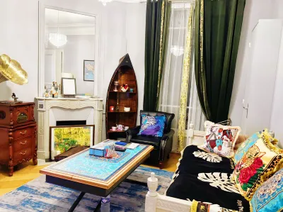 Champs Elysees Charming (2 Bedrooms and 1 Living Room)