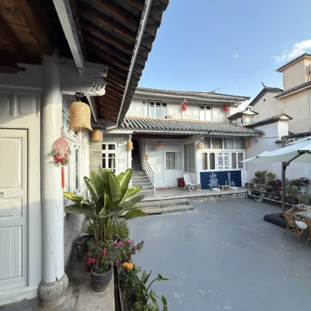 WeiShan Ancient City No. 16 Courtyard Boutique Homestay (Weishan Gongchen Tower)