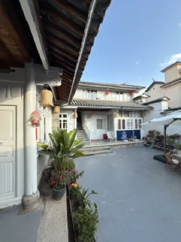 WeiShan Ancient City No. 16 Courtyard Boutique Homestay (Weishan Gongchen Tower)