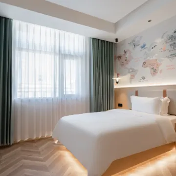 Everest International Hotel