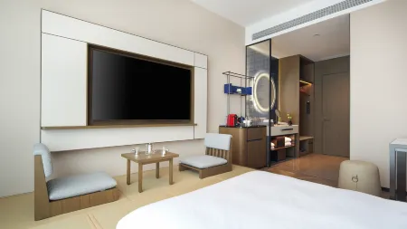 Urcove by HYATT Shanghai Xuhui West Riverside Отели рядом с достопримечательностью «Wenchangge»