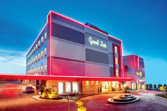 Grand Zuri Duri Hotel