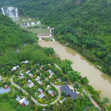 Luoping JiuLong Waterfall Lakeside Courtyard
