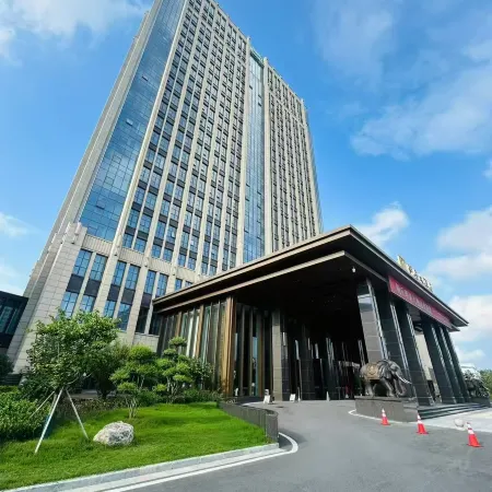 Tongqiu Mingju Hotel