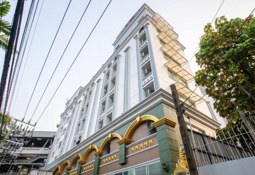 3. 파와나 역에 있..