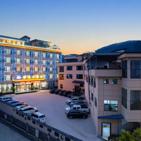Luchun Duma Hotel