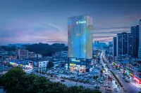 Tianwei Hotel (Guangzhou Zengcheng Zhongxin Subway Station Branch) Hotel dekat Guangdong Polytechnic College of Agriculture， Industry and Commerce (East to Qiaojian Lvye Mountain Villa)