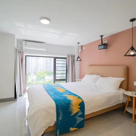 Minhou Lakefront Movie Apartment