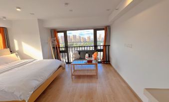Tongtong Homestay (Nanjing Chengbei Vientiane City Wanshou Subway Station)