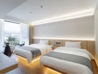 Leisurely Lodge by the Stream - Hongcun Scenic Area Branch Hotels in Yi County
